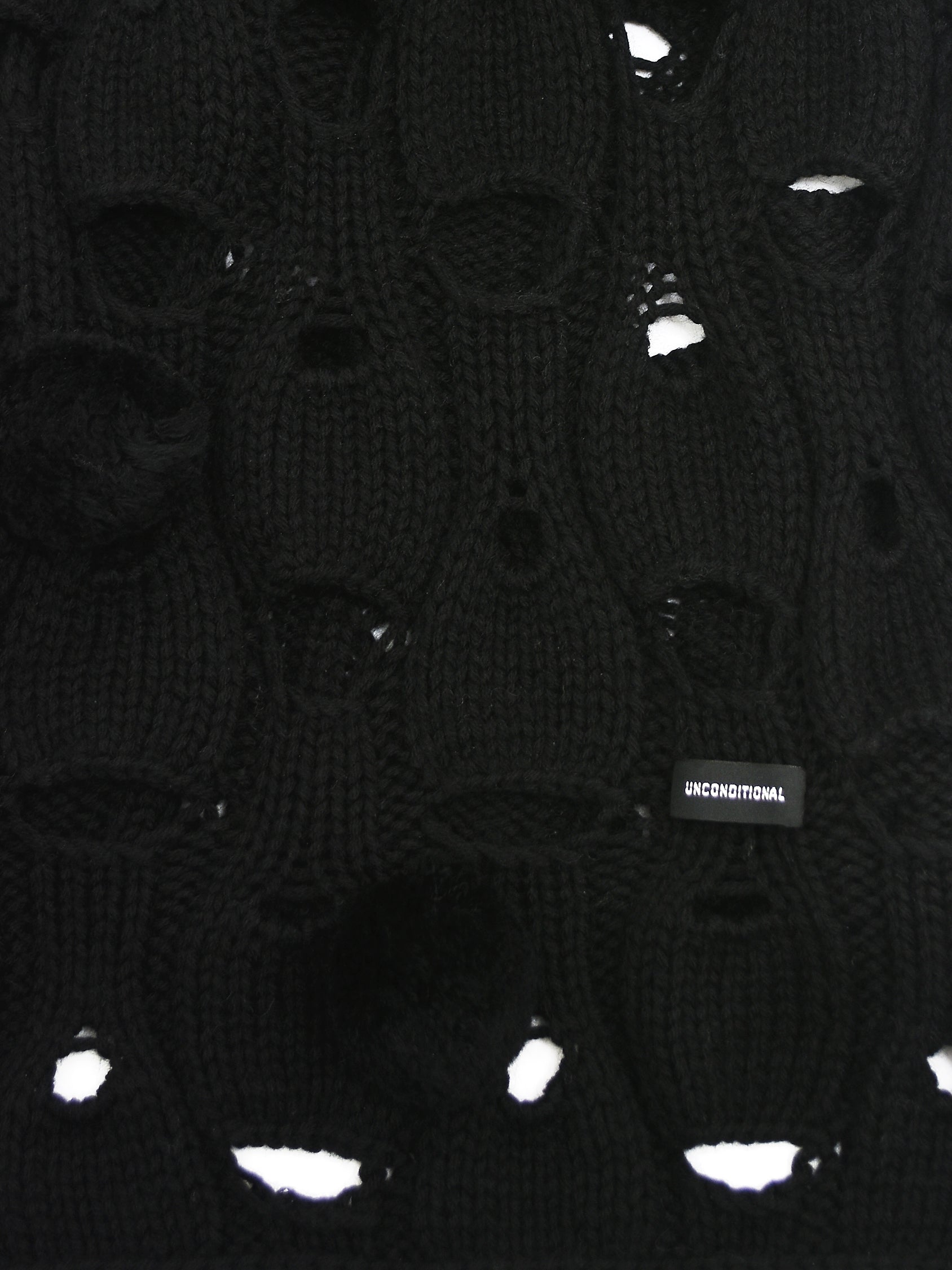 HOLEY KNIT SCARF IN BLACK