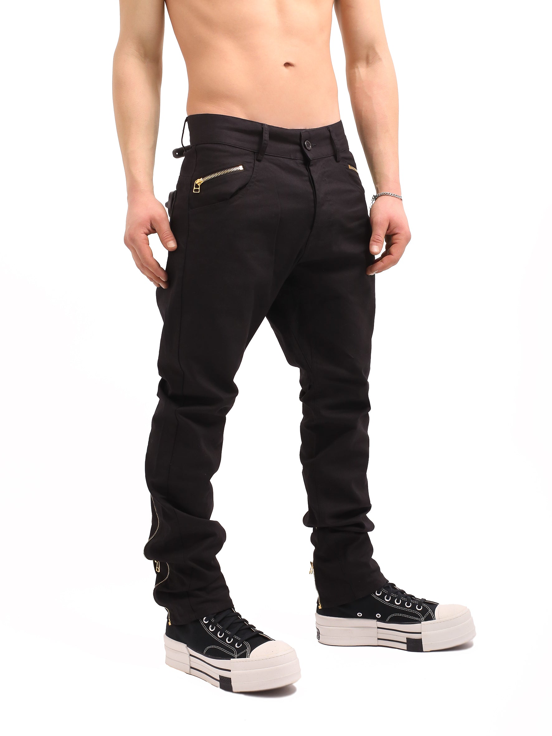 BLACK JEANS WITH GOLD ZIPS