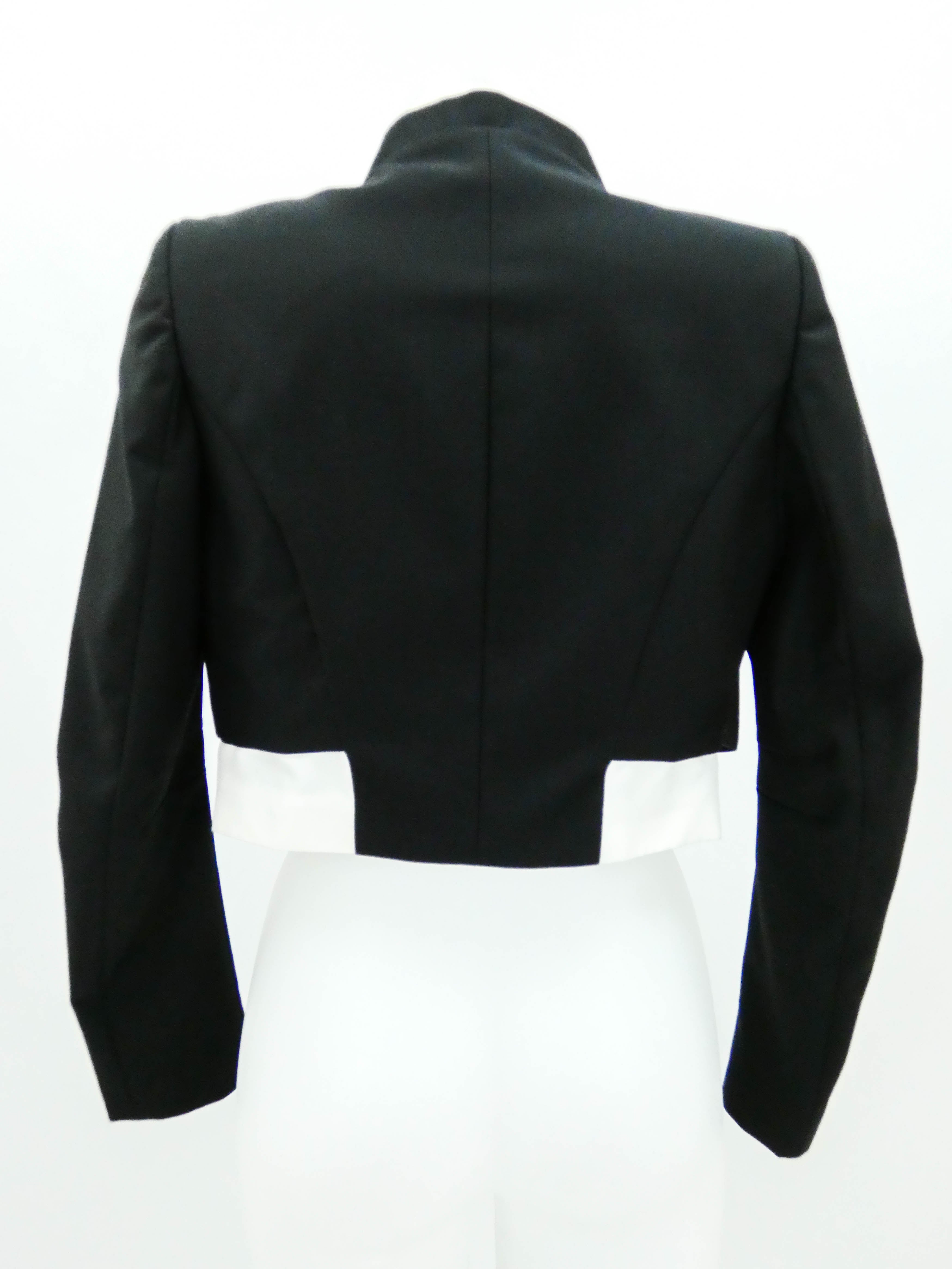 BLACK AND OFF WHITE FITTED CROPPED BLAZER